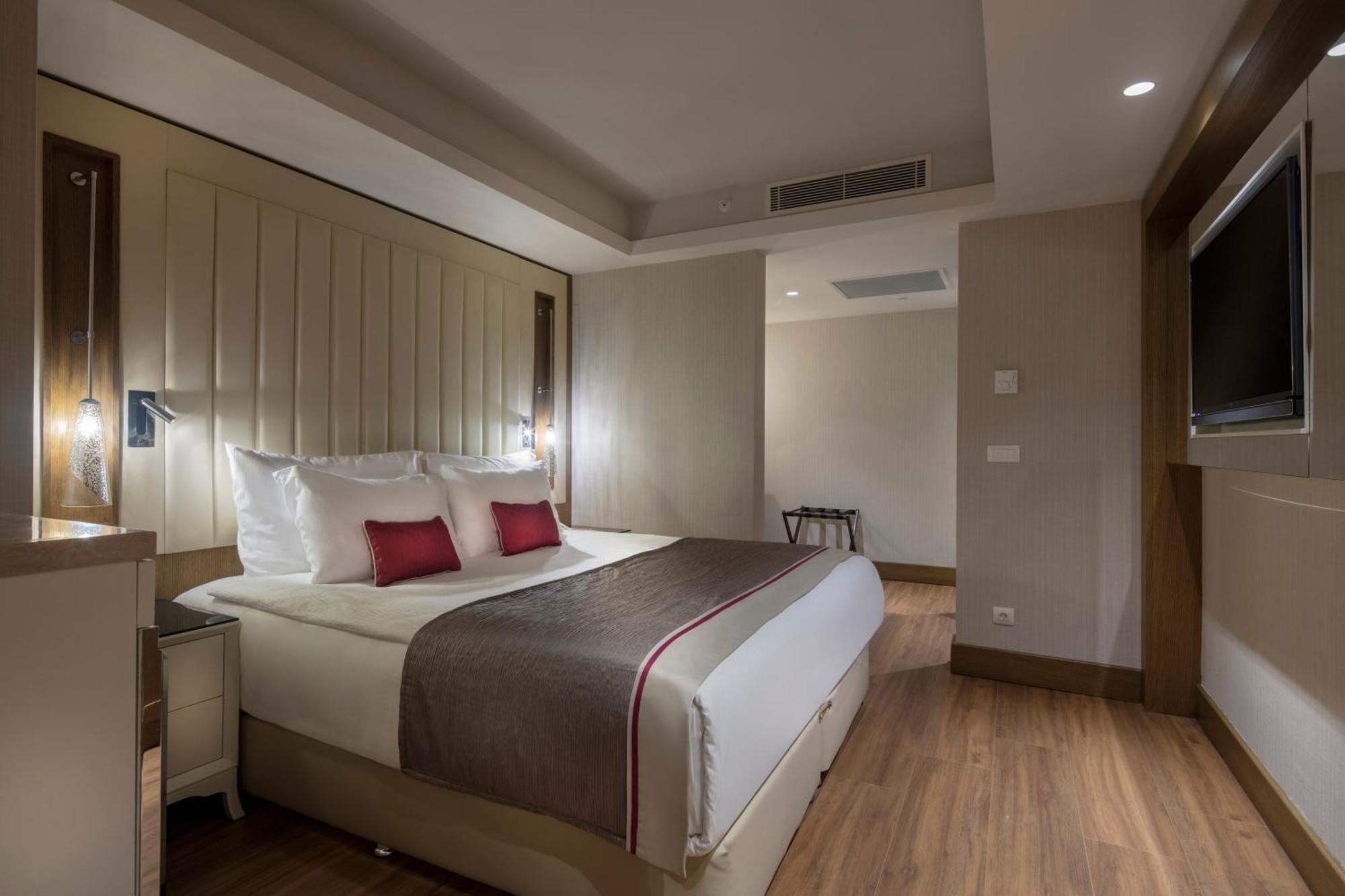 Trendy Lara Otel 5*